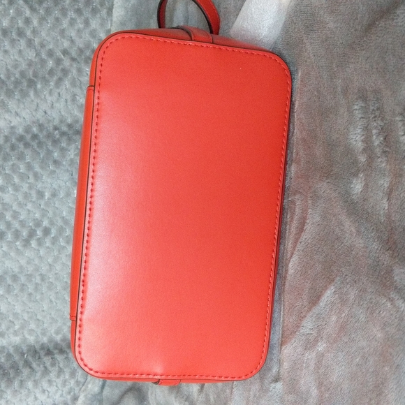 Michael Kors Eva Bucket Bag - Picture 8 of 12